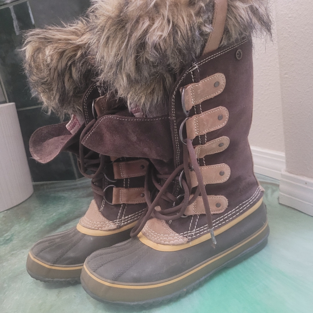Sorel Joan of Arctic women's snowboots size 8